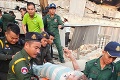 V Kambodži sa zrútila rozostavaná budova: Záchranári odvážajú mŕtvych a zranených