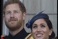 Harrymu došla trpezlivosť: Meghan sa na balkóne Buckinghamského paláca takmer rozplakala
