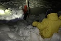Horskí záchranári mali rušnú noc: Zachraňovali lyžiarov aj sánkarku