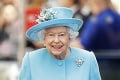 Kráľovná ako vzorná babička: Alžbeta II. učila pravnuka variť puding