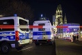 Evakuácia vianočných trhov v Berlíne: Pred 3 rokmi narazil na tom istom mieste útočník autom do davu