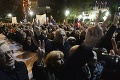 Poľsko je na nohách: Masy ľudí protestujú proti návrhu na disciplinárne konania voči sudcom