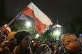Poľsko je na nohách: Masy ľudí protestujú proti návrhu na disciplinárne konania voči sudcom