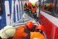Hrozivá nehoda auta a električiek v Brne: Vodič mal obrovské šťastie, že prežil