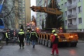 Bolestný pohľad! Demolačné práce v Prešove sa začali: Stroj búra zničenú bytovku po výbuchu plynu