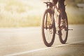 Len 15-ročnému dievčaťu sa podarilo nemožné: Zraneného otca odviezla na bicykli vyše 1200 kilometrov!