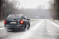 Vodiči, na cestách buďte opatrní! Poľadovica hrozí na západe Slovenska
