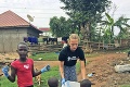 Slovenka Patrícia s mamou odleteli pomáhať do Afriky: V Ugande sme opravili školu a makali aj na plantáži