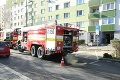 Na 8. poschodí bratislavskej bytovky vypukol požiar: Jednu osobu museli ošetriť