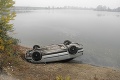 Auto plné mladých ľudí zišlo v Poľsku do rybníka: 5 mŕtvych