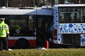 Zrážka dvoch autobusov v Prahe: Hlásia 18 zranených, väčšinou malé deti