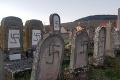 Vandali vyčíňali na židovskom cintoríne vo Francúzsku: Vyše 100 hrobov počarbali svastikami