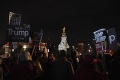 Demonštranti si počkali na Trumpa pri Buckinghamskom paláci: Majú pre neho jasný odkaz