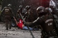 Demonštrácie v Čile ochromili celú krajinu: Celá futbalová súťaž musela byť predčasne ukončená
