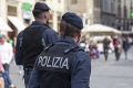 Úspech talianskej polície: Zabránili vzniku nacistickej strany, zaistili svastiky a zbrane