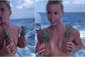 Ruská hokejová kráska sa odviazala: Pózovala s dvomi ananásmi na prsiach!
