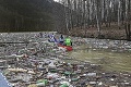 Ekologické peklo na Ružíne rieši polícia: Vodáci pretekali medzi odpadkami, páchateľovi hrozí obrovská pokuta