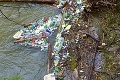 Ekologické peklo na Ružíne rieši polícia: Vodáci pretekali medzi odpadkami, páchateľovi hrozí obrovská pokuta