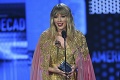 Najhoršie oblečené celebrity na American Music Awards: Spievať vedia, obliecť    sa   nie!