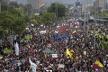 Do ulíc kolumbijských miest vyšli desaťtisíce ľudí: Nespokojnosť s vládou a prezidentom!