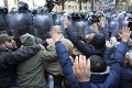 Gruzínska polícia zakročila proti demonštrantom: Pri tvrdom zásahu sa zranili ľudia