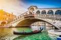 Benátky rázne zakročili voči turistom: Na tomto sa do centra nedostanete