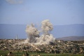 Sýrske vládne sily zbombardovali dedinu: Zomrelo 14 ľudí, z toho 7 detí