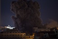 Izrael zbombardoval budovu televíznej stanice: Militanti hrozia tvrdou odvetou