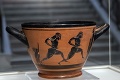 Niekoľko desaťročí ju pokladali za stratenú: Antickú čašu venovanú prvému víťazovi maratónu vrátili Grécku