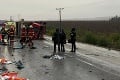 Tragická zrážka autobusu plného školákov s kamiónom pri Nitre: Zomrelo najmenej 12 ľudí