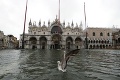 Benátky opäť zasiahli záplavy: Vyžiadali si najmenej jednu obeť