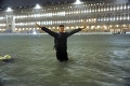 Benátky opäť zasiahli záplavy: Vyžiadali si najmenej jednu obeť