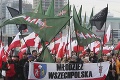 Obrovská účasť na výročnom pochode nezávislosti Poľska: Akciu narušili protifašisti