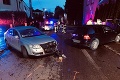 Dramatická nehoda v Žiline: Na križovatke sa zrazili autá, jedno z nich zachytilo študentky na chodníku