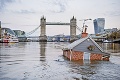 Akcia aktivistov na Temži v Londýne: Sused, tam vám pláva dom!