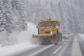 Prvý sneh na Orave dal cestárom zabrať: Na severe Slovenska už vládne zima