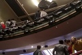 Chvíle hrôzy v londýnskom divadle: Počas predstavenia sa zrútila časť stropu