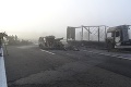 Tragická zrážka kamióna s dvomi vozidlami: V jednom z áut zhorela 4-členná rumunská rodina