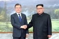Lídri Severnej a Južnej Kórey sa stretli v pohraničí: Rokovali o zrušenom summite