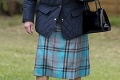 Britská kráľovná šokovala svet najnovšou fotkou: Alžbeta, to kde máš tie ruky?