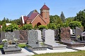 Na cintorínoch často vyčíňajú vandali: Za koľko si poistíte pomník