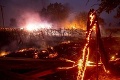 S požiarom v Kalifornii sa potýka niekoľko tisíc hasičov: Úrady nariadili evakuáciu