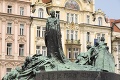 Brit vyfasoval v Česku mastnú pokutu: Zistíte, čo dal na sochu Jána Husa, budete pohoršení