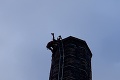 V Británii ratovali muža, ktorý vyše 12 hodín visel na komíne dolu hlavou: Tragický koniec!