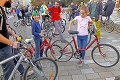 Nadšenci v Košiciach urobili radosť chudobným deťom: Dominike a Máriovi zložili bicykle z haraburdia