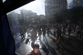 Divoké protesty v Čile trvajú už niekoľko dní: O život prišlo 13 ľudí