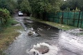 Výdatný dážď bičoval západné Slovensko: Niektoré ulice v Bratislave boli pod vodou!