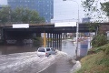 Výdatný dážď bičoval západné Slovensko: Niektoré ulice v Bratislave boli pod vodou!