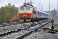 Tragický týždeň na železniciach: Traja mŕtvi pod kolesami vlakov, štyri zrážky áut na priecestiach