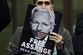 Zakladateľ WikiLeaks sa objavil na pojednávaní: USA žiadajú vydanie Assangea, jeho osud je v rukách súdu